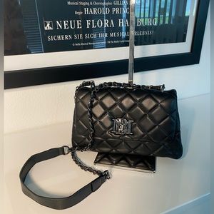 NWT Badgley Mischka Diamond Quilted Messenger Bag.